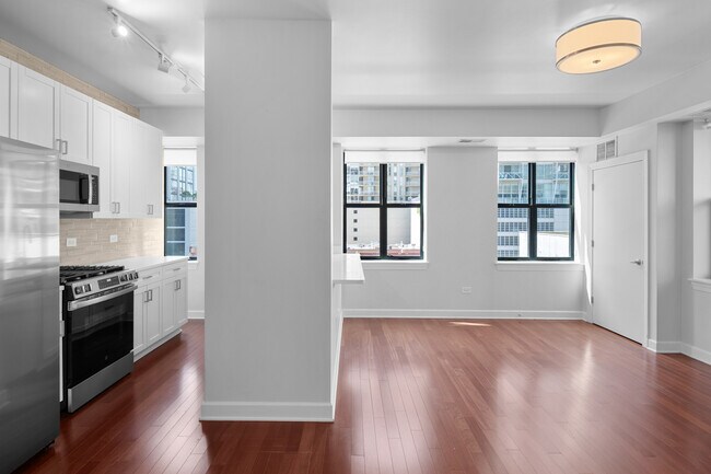Foto del edificio - 451 W Huron St