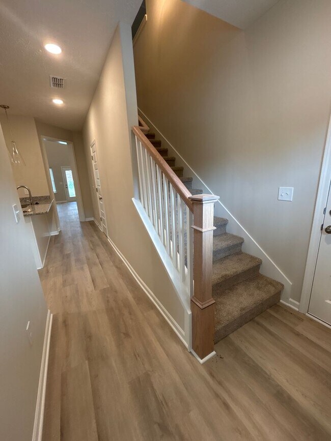 Foto del edificio - BRAND NEW 4 Bed 3.5 Bath Townhome Near The...