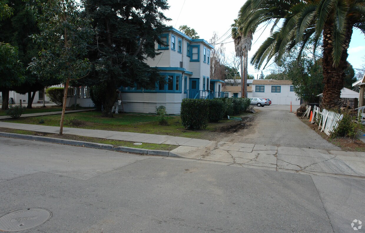 Primary Photo - 300 Chiquita Ave