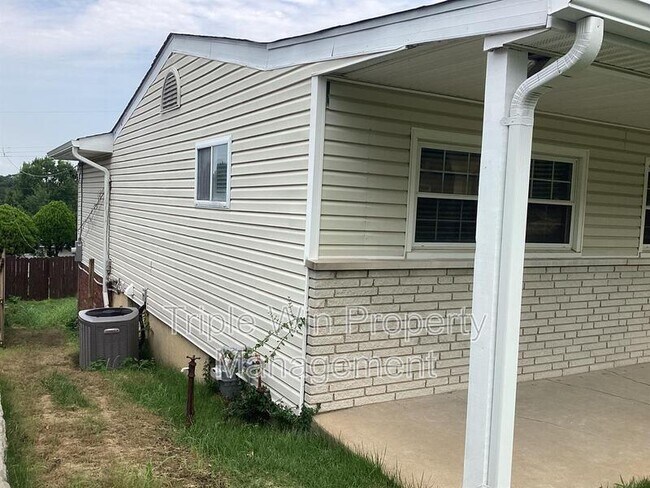 Building Photo - 563 Apex Dr