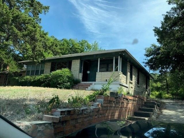 Primary Photo - 1514 S Corinth St Rd