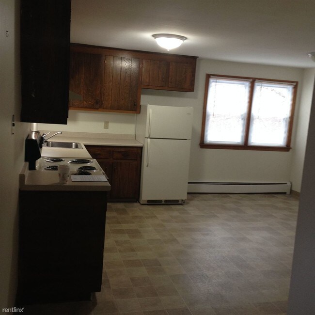 Building Photo - 14 Highland Ave