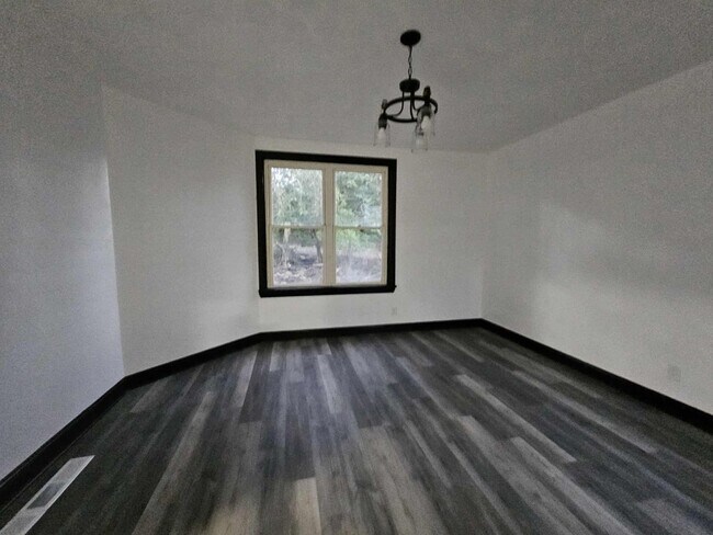 Building Photo - 1228 Clairhaven St