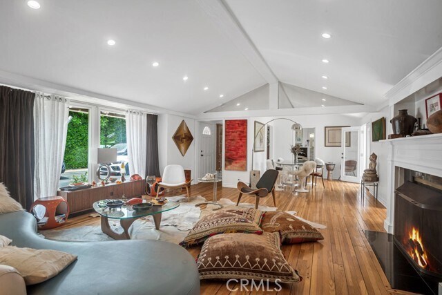 Foto principal - 3442 Laurel Canyon Blvd