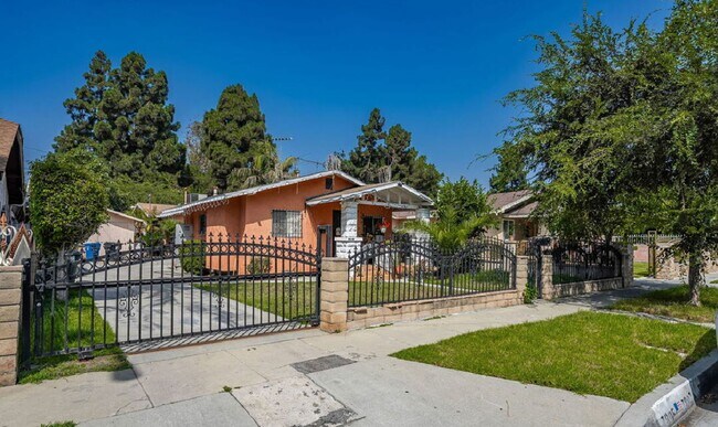 Building Photo - 7805 Whitsett Ave