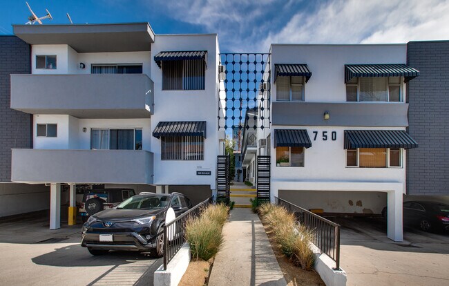 750 N HAYWORTH AVE. - 750 N Hayworth Ave