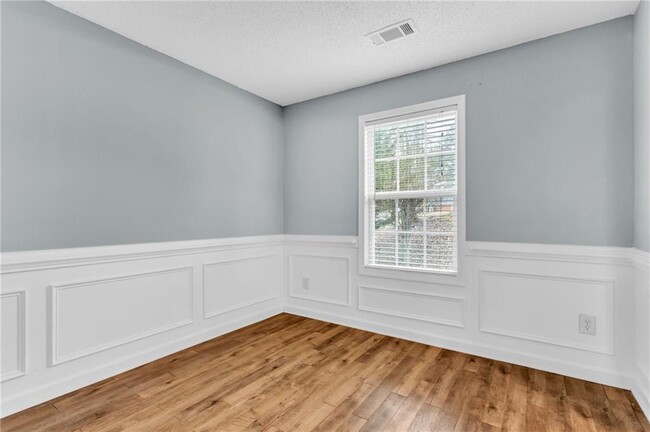 Building Photo - 404 Arbor Ct SW