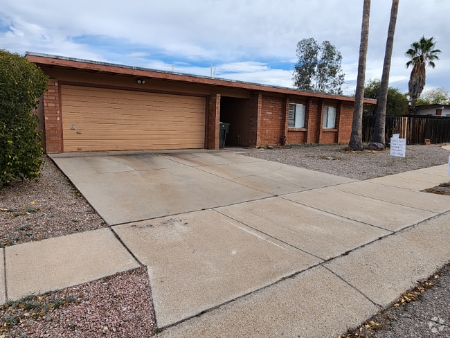 Building Photo - 9660 E Quail Pl