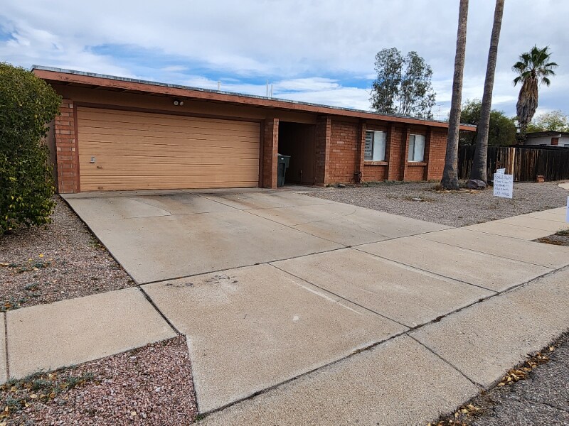 Primary Photo - 9660 E Quail Pl