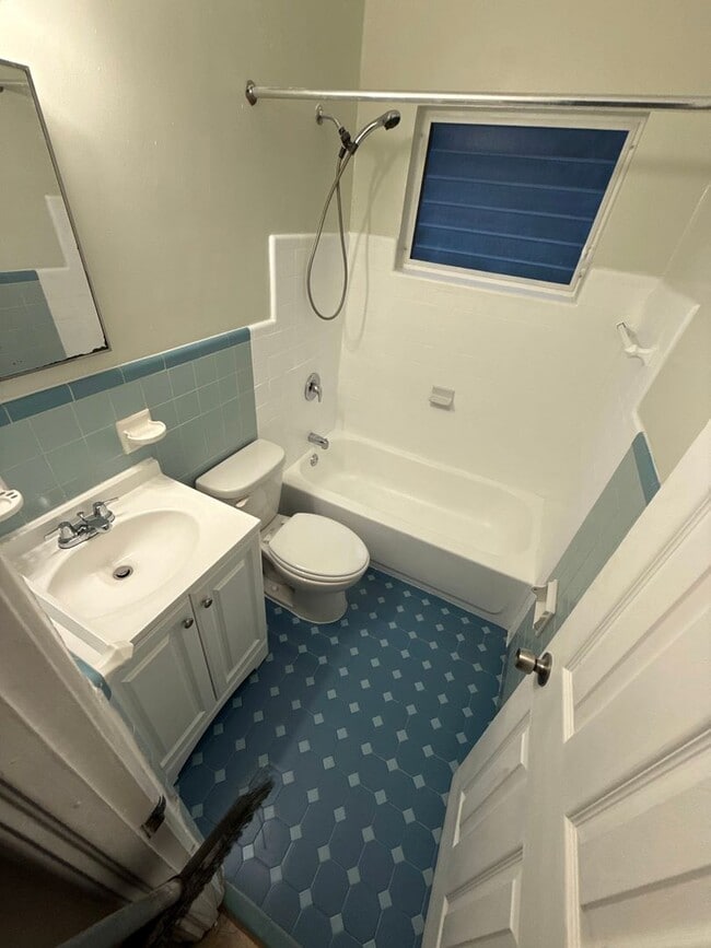 Foto del edificio - 2/1 - LOW MOVE IN COST! AVAILABLE NOW