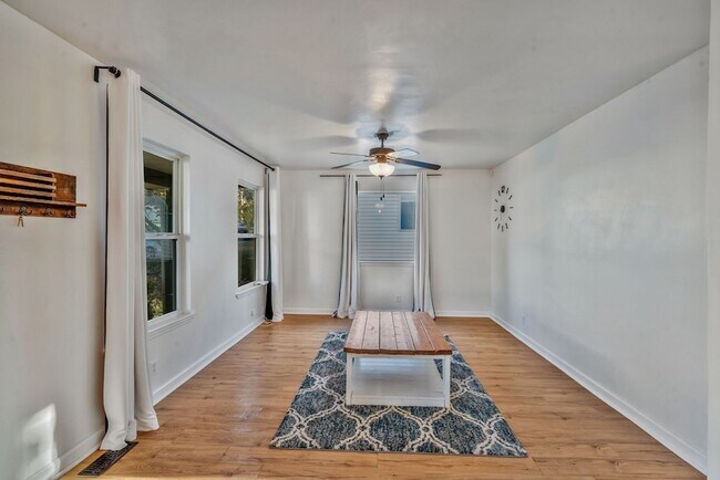 Foto del edificio - 905 Taylor Merritt Ct