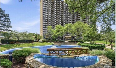 Building Photo - 1 Bay Club Dr