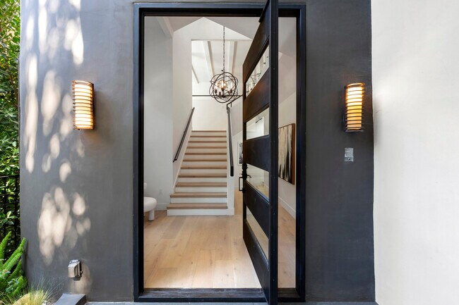 Building Photo - 4148 Sunswept Dr