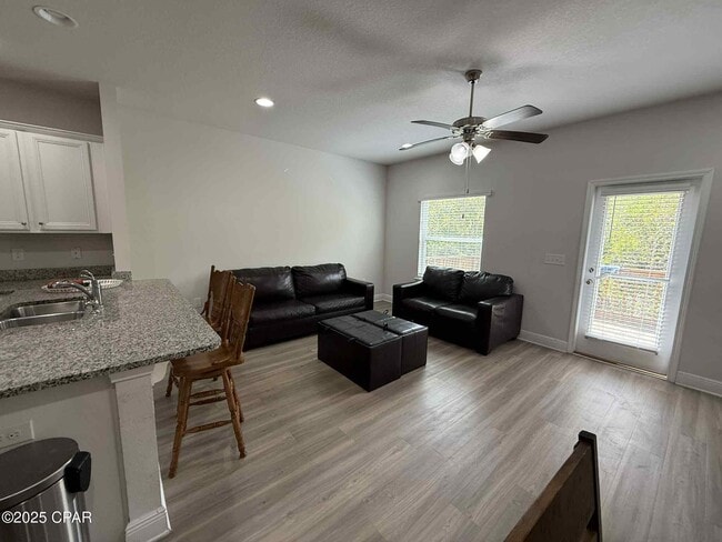 Foto del edificio - 7578 Shadow Lake Dr