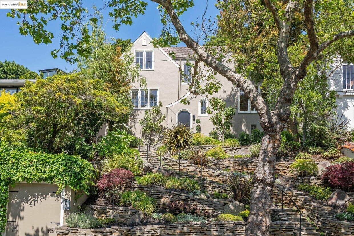 Primary Photo - 95 Alvarado Pl