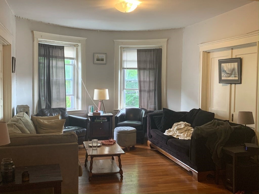 Primary Photo - 208A Winthrop Rd