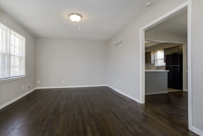 Foto del edificio - 8809 Blue Ridge Blvd