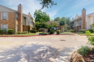 Building Photo - 10615 Briar Forest Dr