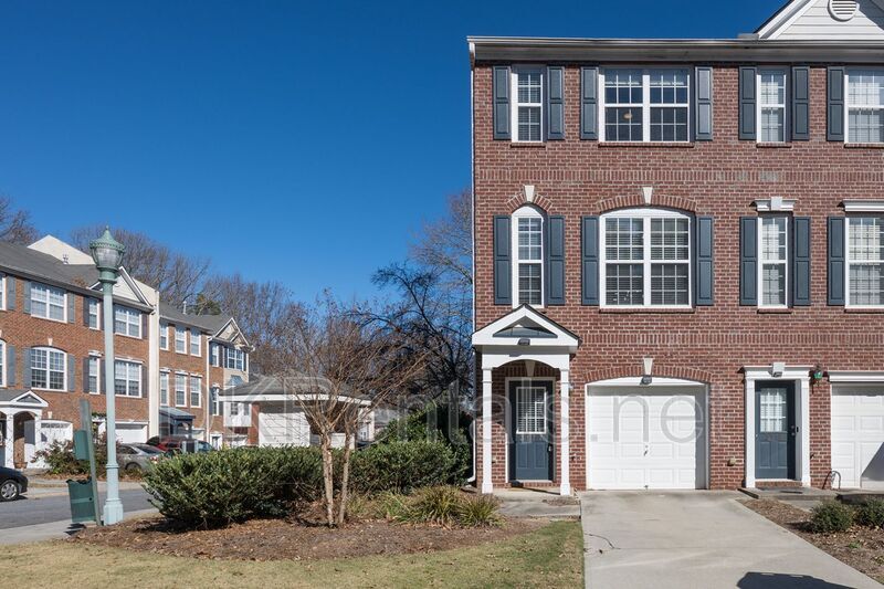 Primary Photo - 3177 Mill Springs Cir NE