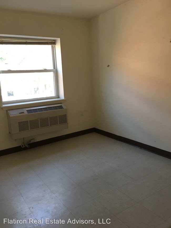 Foto del edificio - 2490 Belmont Ave