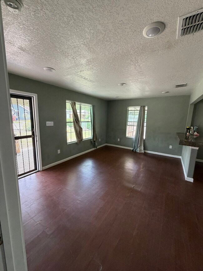 Living room - 441 Canton