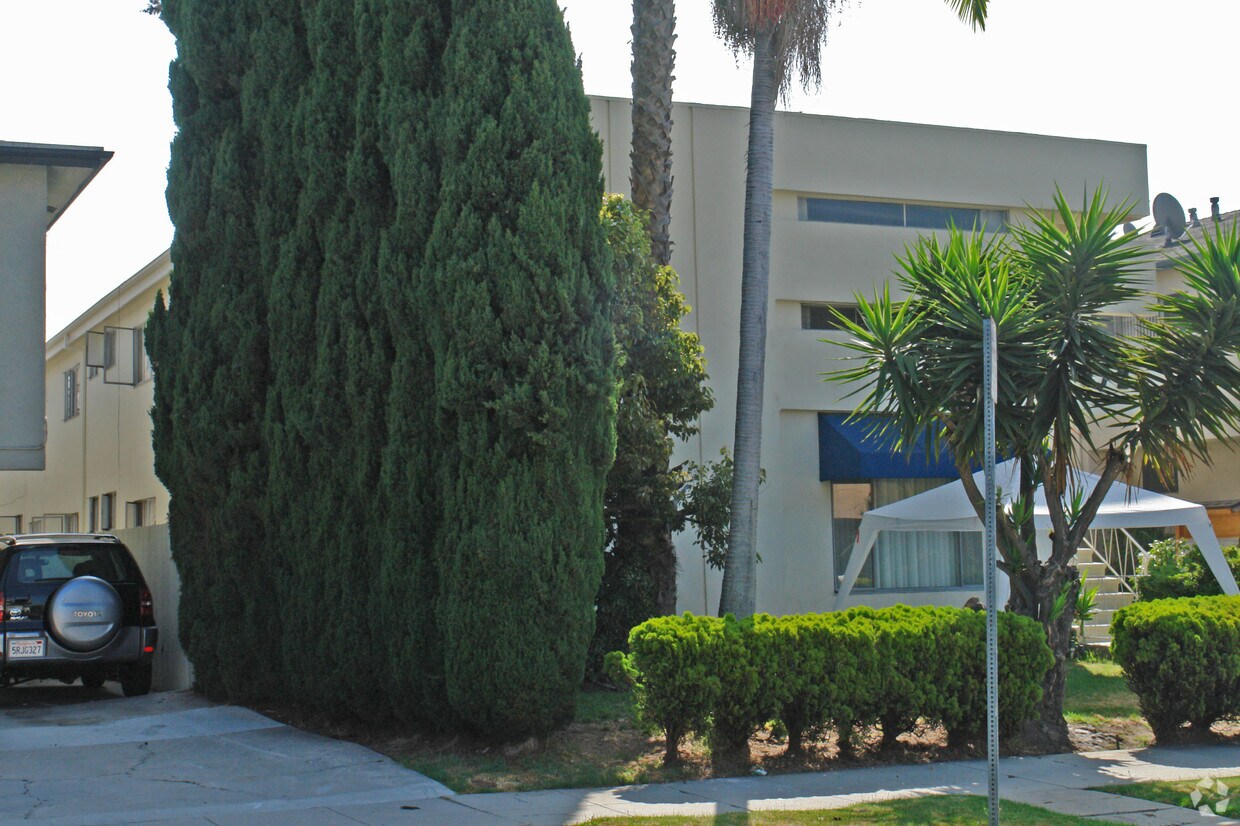 Building Photo - 3722 Mentone Ave