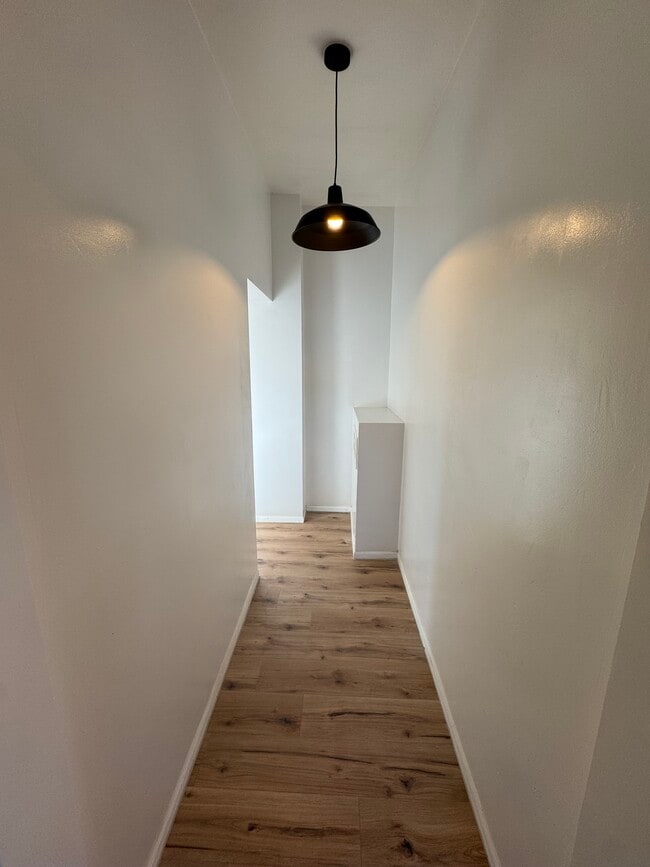 Foto del edificio - 647 W 48th Pl