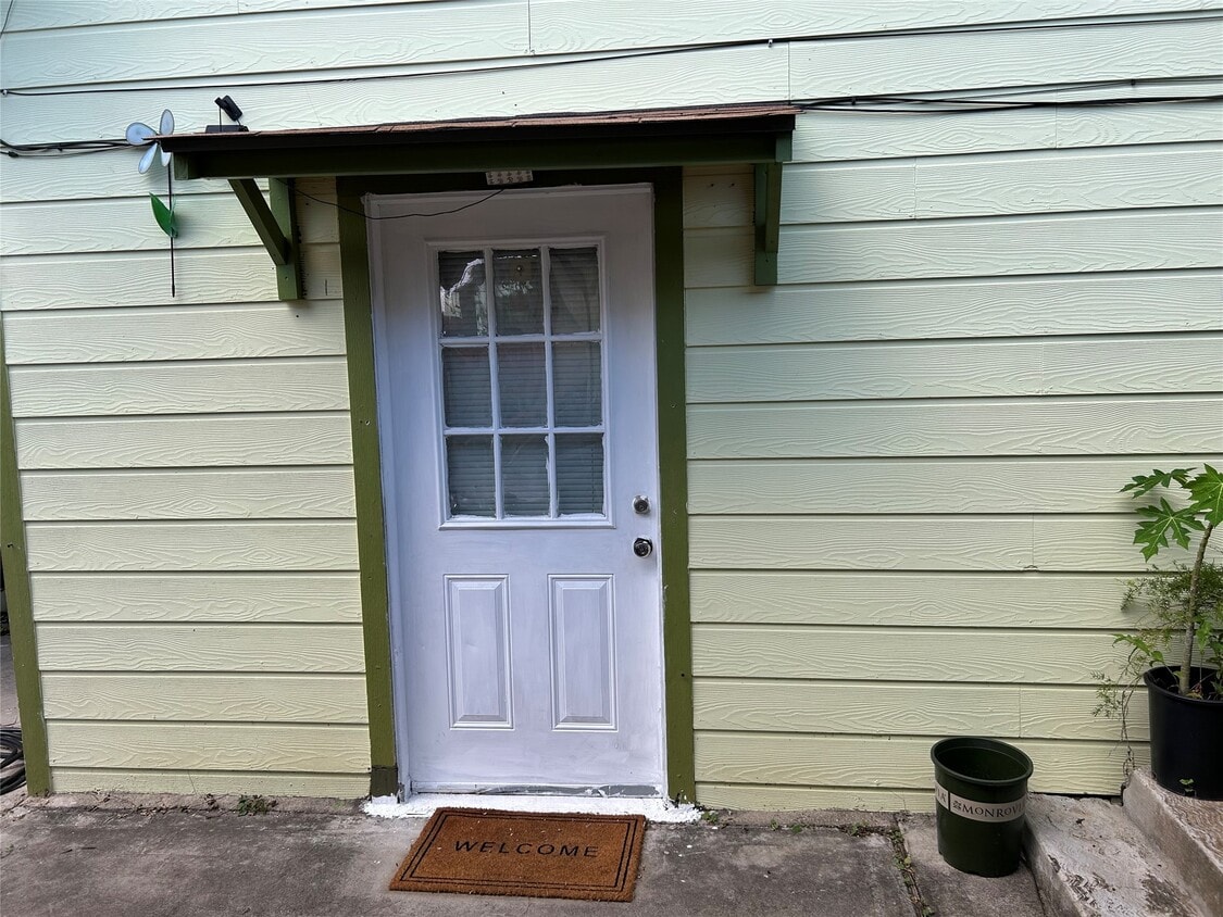 Primary Photo - 5424 Avenue S Back Ave