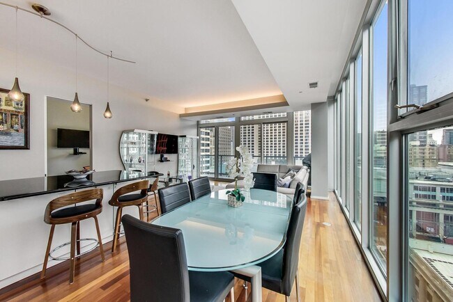 Foto del edificio - 550 N Saint Clair St