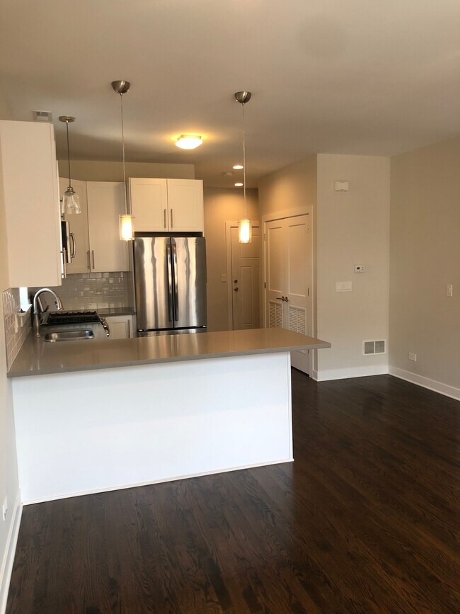 Building Photo - 1528 W Superior St