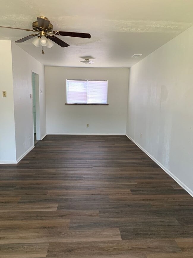 Building Photo - 240 E Tierra Blanca Rd