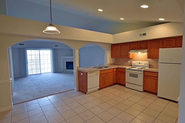 Building Photo - 2-Bedroom, 2-Bath with Att. Garage in Shel...