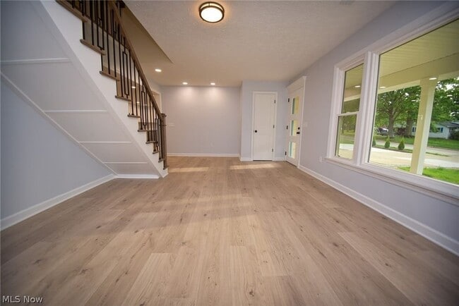 Building Photo - 263 Cardinal Dr