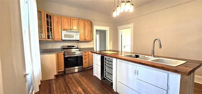 Foto del edificio - 1047 Ridge Ave