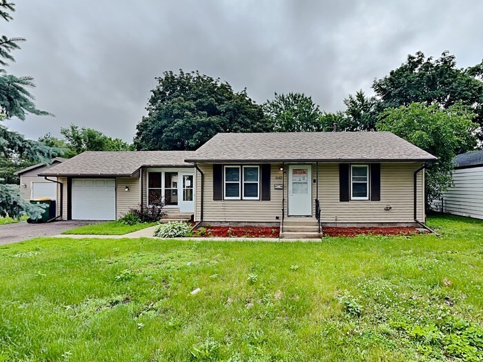 Primary Photo - Cozy 2 Bedroom, 1 Bathroom House in Brookl...