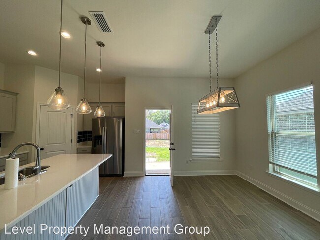 Foto del edificio - 3 br, 2 bath House - 308 Bronze St.