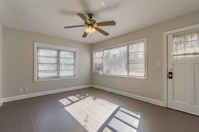 Foto del edificio - 2501 W Fig St