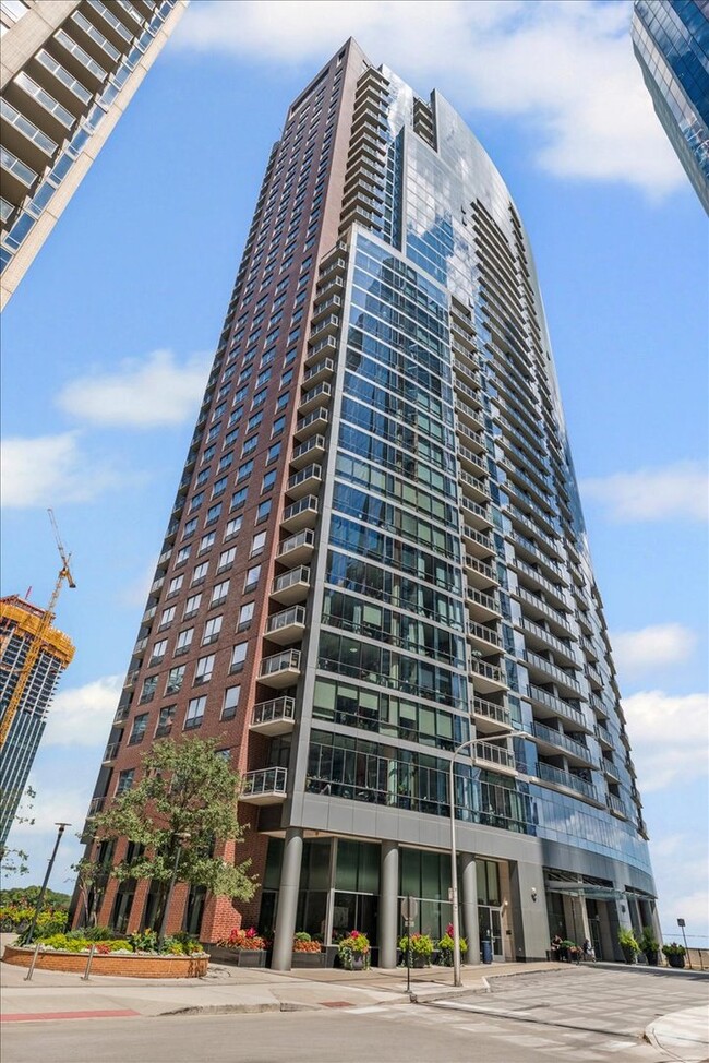 Building Photo - 450 E Waterside Dr