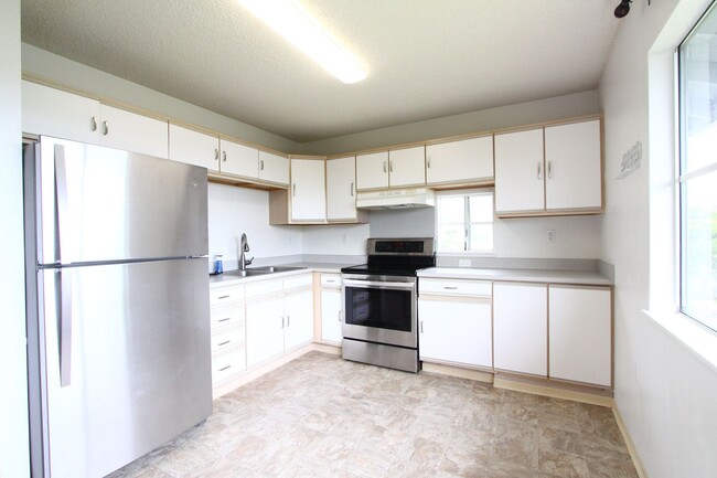 Building Photo - 1 bedroom, 1 bath, 2 parking unit in Cresc...