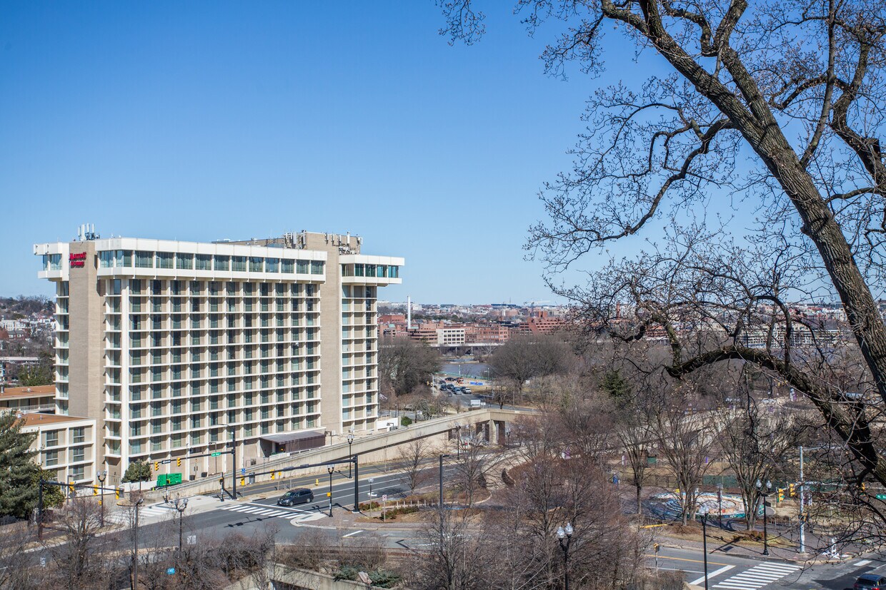 1573 N Colonial Ter Unit 402, Arlington, VA 22209 Condo for Rent in