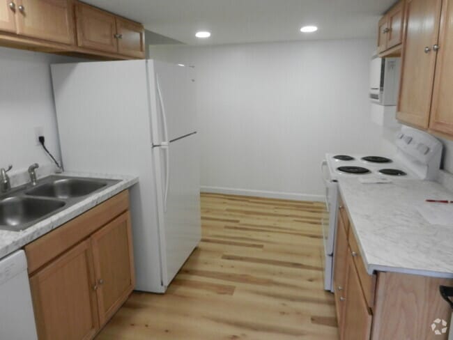 Building Photo - 69 E Louther St