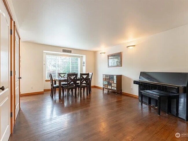 Foto del edificio - 3985 Trickle Creek Blvd