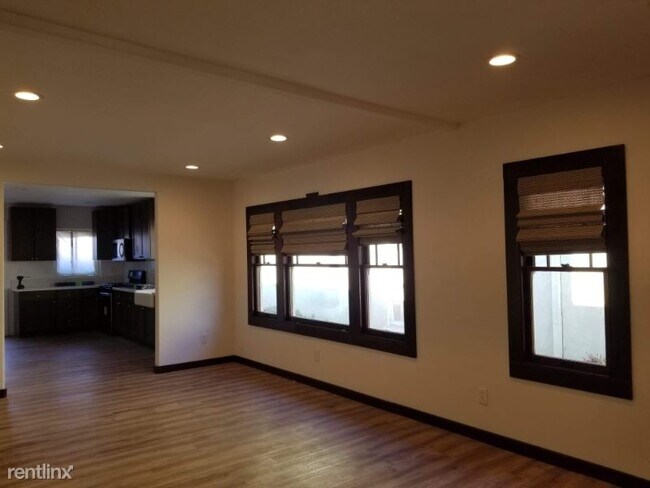 Building Photo - 3 br, 2 bath House - E. Main St (3b/2b)