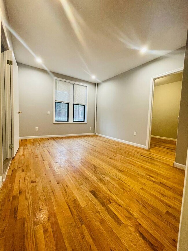 Building Photo - 17 Van Siclen Ave