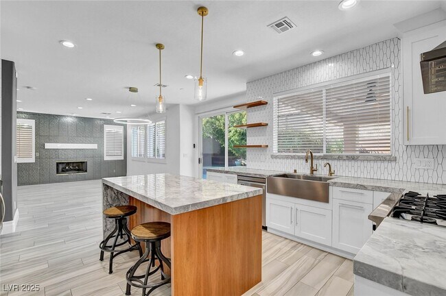 Foto del edificio - 9704 Cameo Rose Ln