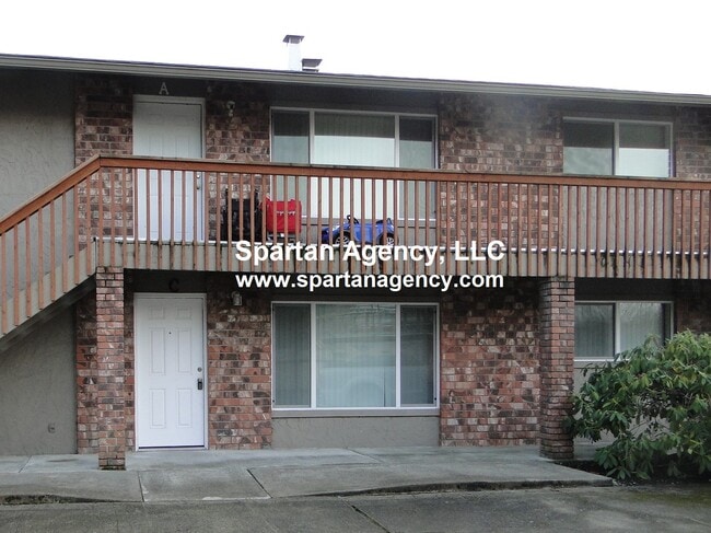 Building Photo - 15818 Elm St E