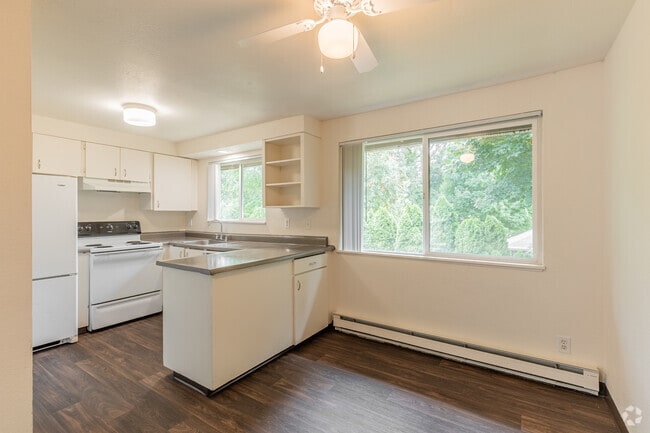 Interior Photo - Fox Pointe