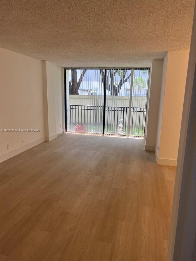 Foto del edificio - 16909 N Bay Rd