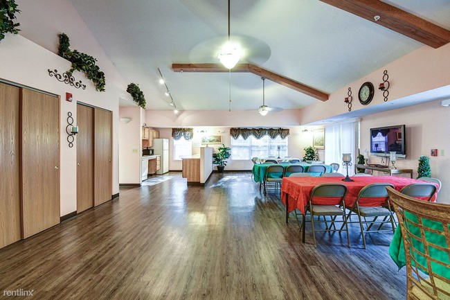 Building Photo - 3 br, 1.5 bath Senior Housing - Victory Pl...