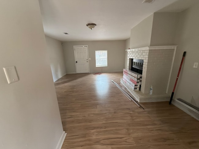 Photo - 1020 Longstreet Dr House